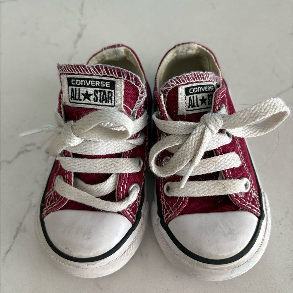 Converse Toddler sz 5 Burgundy Sneakers